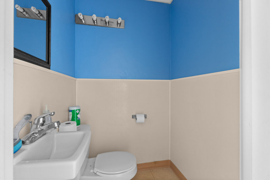 A photo inside unit 207 a 600 square foot space for least at Perrone Twin Rivers located at 76 East Merritt Island Causeway in Merritt Island, Florida.