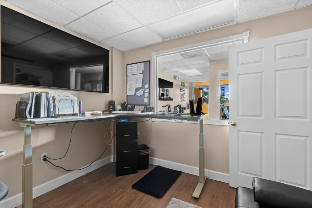 A photo inside unit 207 a 600 square foot space for least at Perrone Twin Rivers located at 76 East Merritt Island Causeway in Merritt Island, Florida.